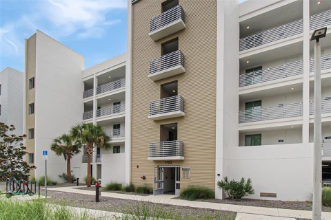 Condominio en alquiler en Sarasota, Florida, 1 dormitorio, 79.71 m2 № 1367797 - foto 1