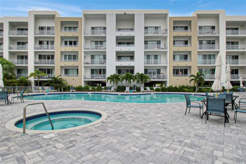 Condominio en alquiler en Sarasota, Florida, 1 dormitorio, 79.71 m2 № 1367797 - foto 2