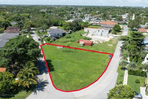 Terreno en venta en Cutler Bay, Florida № 1368757 - foto 2