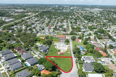 Terreno en venta en Cutler Bay, Florida № 1368757 - foto 9