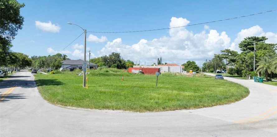 Land in Cutler Bay, Florida № 1368757