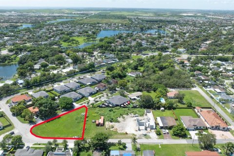 Terreno en venta en Cutler Bay, Florida № 1368757 - foto 10