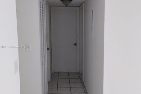 Copropriété à louer à Hialeah, Floride: 2 chambres, 92.53 m2 № 1368848 - photo 3