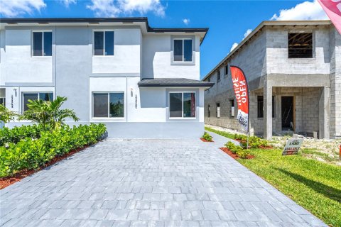 Adosado en venta en Homestead, Florida, 5 dormitorios № 1368798 - foto 16