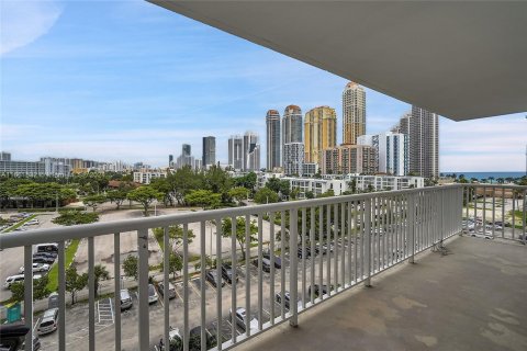 Condo in Sunny Isles Beach, Florida, 2 bedrooms  № 1368800 - photo 24