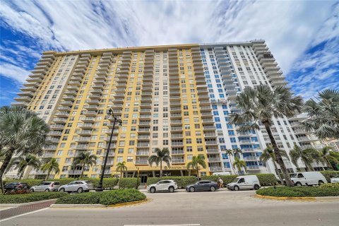 Condominio en venta en Sunny Isles Beach, Florida, 2 dormitorios, 138.24 m2 № 1368800 - foto 27