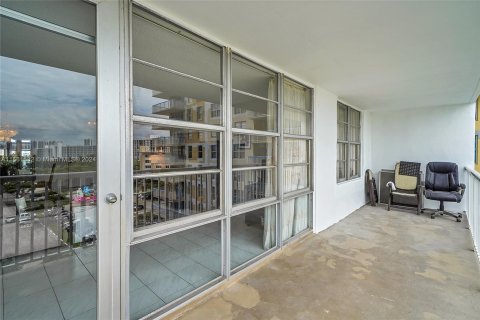 Copropriété à vendre à Sunny Isles Beach, Floride: 2 chambres, 138.24 m2 № 1368800 - photo 25