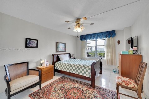 Condo in Sunny Isles Beach, Florida, 2 bedrooms  № 1368800 - photo 20