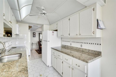 Copropriété à vendre à Sunny Isles Beach, Floride: 2 chambres, 138.24 m2 № 1368800 - photo 10