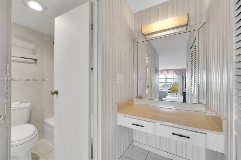 Condo in Sunny Isles Beach, Florida, 2 bedrooms  № 1368800 - photo 17