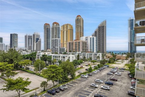 Condominio en venta en Sunny Isles Beach, Florida, 2 dormitorios, 138.24 m2 № 1368800 - foto 23