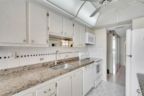 Copropriété à vendre à Sunny Isles Beach, Floride: 2 chambres, 138.24 m2 № 1368800 - photo 11