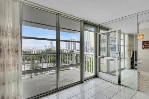 Condominio en venta en Sunny Isles Beach, Florida, 2 dormitorios, 138.24 m2 № 1368800 - foto 8