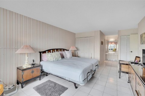 Condo in Sunny Isles Beach, Florida, 2 bedrooms  № 1368800 - photo 15