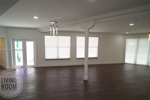 House in Miami, Florida 4 bedrooms, 354.89 sq.m. № 1368849 - photo 4