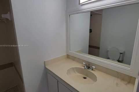 Condo in Aventura, Florida, 2 bedrooms  № 1134723 - photo 18