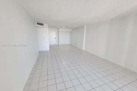 Condo in Aventura, Florida, 2 bedrooms  № 1134723 - photo 10