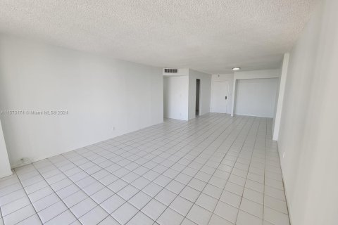 Condo in Aventura, Florida, 2 bedrooms  № 1134723 - photo 11