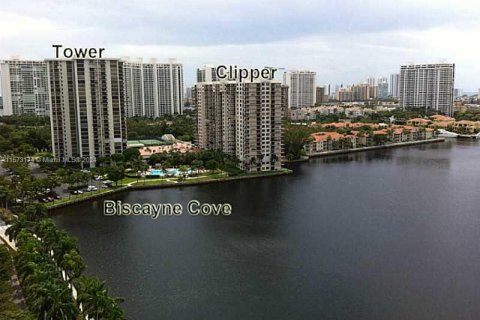 Condo in Aventura, Florida, 2 bedrooms  № 1134723 - photo 1