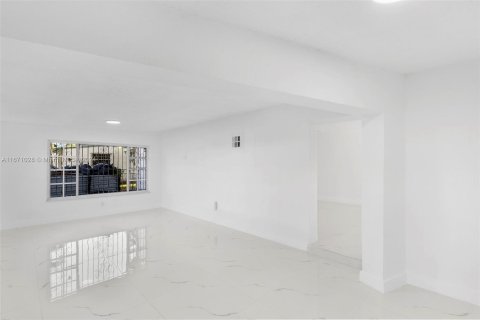 Villa ou maison à vendre à Miami, Floride: 3 chambres, 107.21 m2 № 1391462 - photo 5