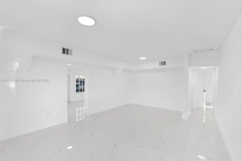 Villa ou maison à vendre à Miami, Floride: 3 chambres, 107.21 m2 № 1391462 - photo 7