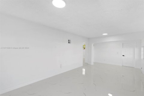 Villa ou maison à vendre à Miami, Floride: 3 chambres, 107.21 m2 № 1391462 - photo 10