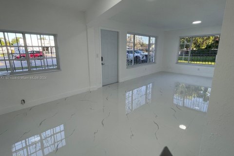 Casa en venta en Miami, Florida, 3 dormitorios, 107.21 m2 № 1391462 - foto 11