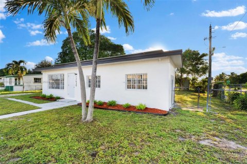 Villa ou maison à vendre à Miami, Floride: 3 chambres, 107.21 m2 № 1391462 - photo 2