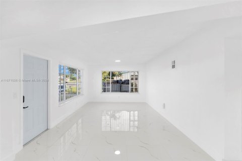 Villa ou maison à vendre à Miami, Floride: 3 chambres, 107.21 m2 № 1391462 - photo 8