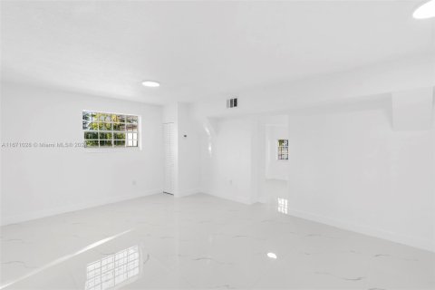 Villa ou maison à vendre à Miami, Floride: 3 chambres, 107.21 m2 № 1391462 - photo 6