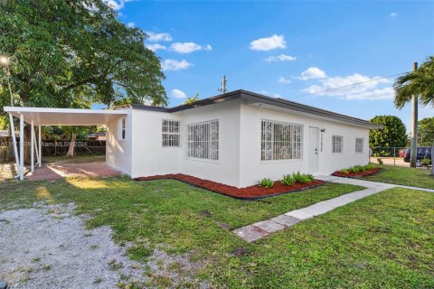 Villa ou maison à vendre à Miami, Floride: 3 chambres, 107.21 m2 № 1391462 - photo 1