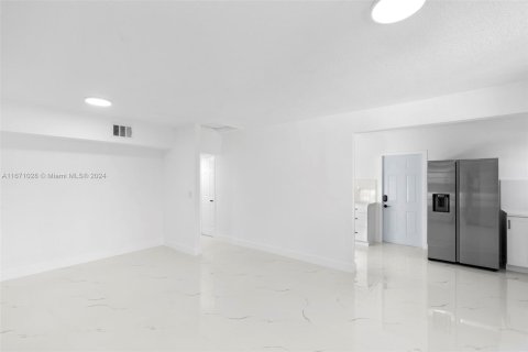 Villa ou maison à vendre à Miami, Floride: 3 chambres, 107.21 m2 № 1391462 - photo 12