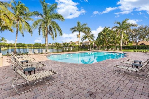 House in Wellington, Florida 5 bedrooms, 274.15 sq.m. № 1141480 - photo 7
