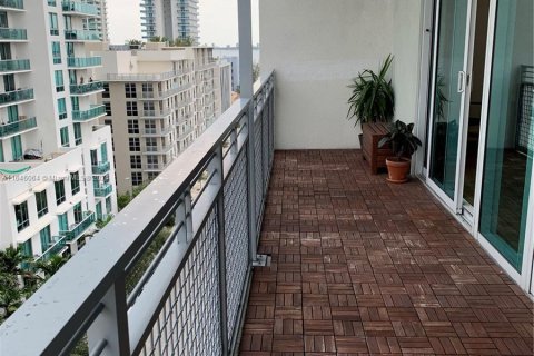 Condo in Miami, Florida, 1 bedroom  № 1365350 - photo 3