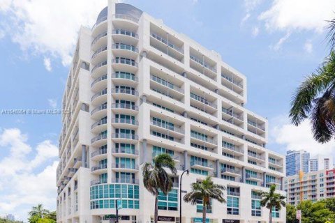 Condominio en venta en Miami, Florida, 1 dormitorio, 63.08 m2 № 1365350 - foto 1