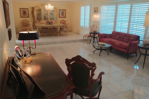 Villa ou maison à vendre à North Miami Beach, Floride: 4 chambres, 224.73 m2 № 1406322 - photo 6