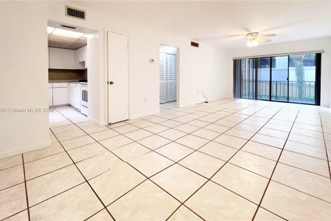 Copropriété à louer à Pinecrest, Floride: 1 chambre, 62.43 m2 № 1362604 - photo 2