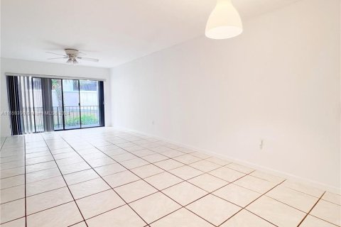 Condominio en alquiler en Pinecrest, Florida, 1 dormitorio, 62.43 m2 № 1362604 - foto 3