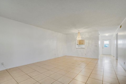 Condominio en venta en Lake Worth, Florida, 2 dormitorios, 101.08 m2 № 1103262 - foto 13