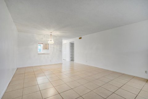 Copropriété à vendre à Lake Worth, Floride: 2 chambres, 101.08 m2 № 1103262 - photo 14