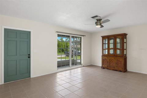 House in Port Charlotte, Florida 2 bedrooms, 88.44 sq.m. № 1363030 - photo 12