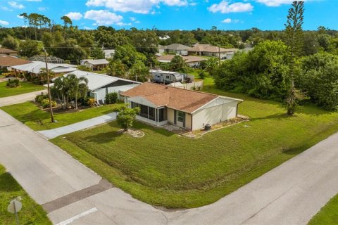 House in Port Charlotte, Florida 2 bedrooms, 88.44 sq.m. № 1363030 - photo 3