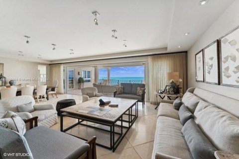 Condominio en venta en Miami Beach, Florida, 3 dormitorios, 426.42 m2 № 1236497 - foto 1