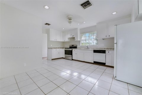 Casa en venta en Miami, Florida, 2 dormitorios, 112.04 m2 № 1400237 - foto 9