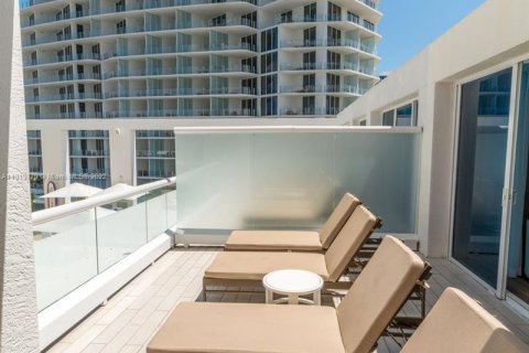 Condominio en venta en Fort Lauderdale, Florida, 1 dormitorio, 104.61 m2 № 201951 - foto 12