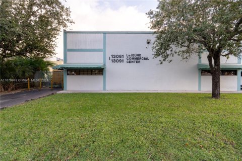 Commercial property in Opa-locka, Florida № 1409223 - photo 27