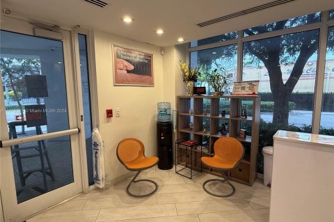 Propiedad comercial en venta en Miami, Florida № 1409268 - foto 5