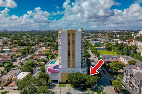 Propiedad comercial en venta en Miami, Florida № 1409268 - foto 29