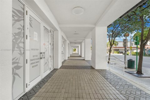 Propiedad comercial en venta en Miami, Florida № 1409268 - foto 27