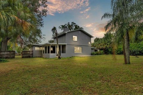 House in Lakeland, Florida 4 bedrooms, 274.06 sq.m. № 1427668 - photo 2